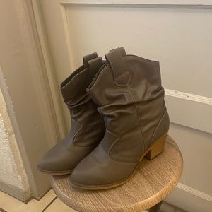 Grey boots